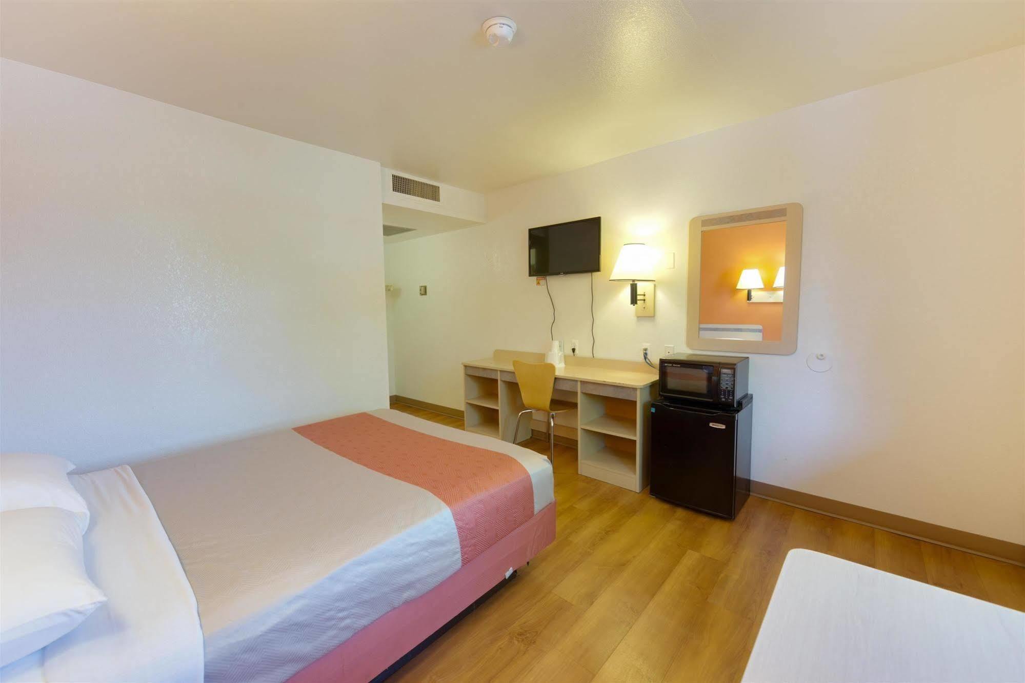 Motel 6 Weed - Mount Shasta Exterior photo