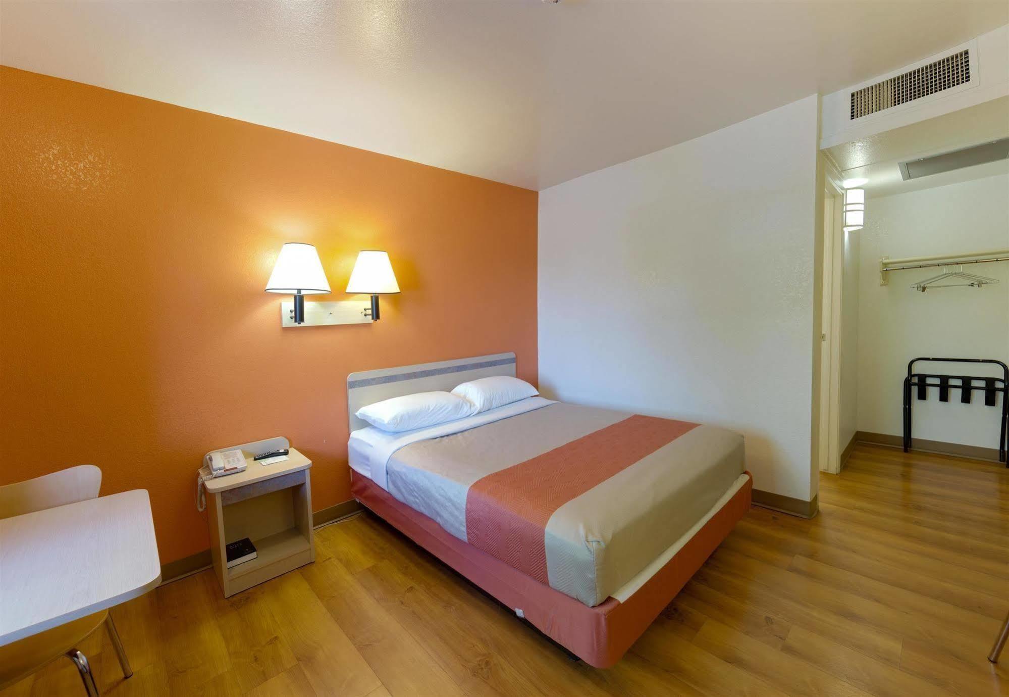 Motel 6 Weed - Mount Shasta Exterior photo