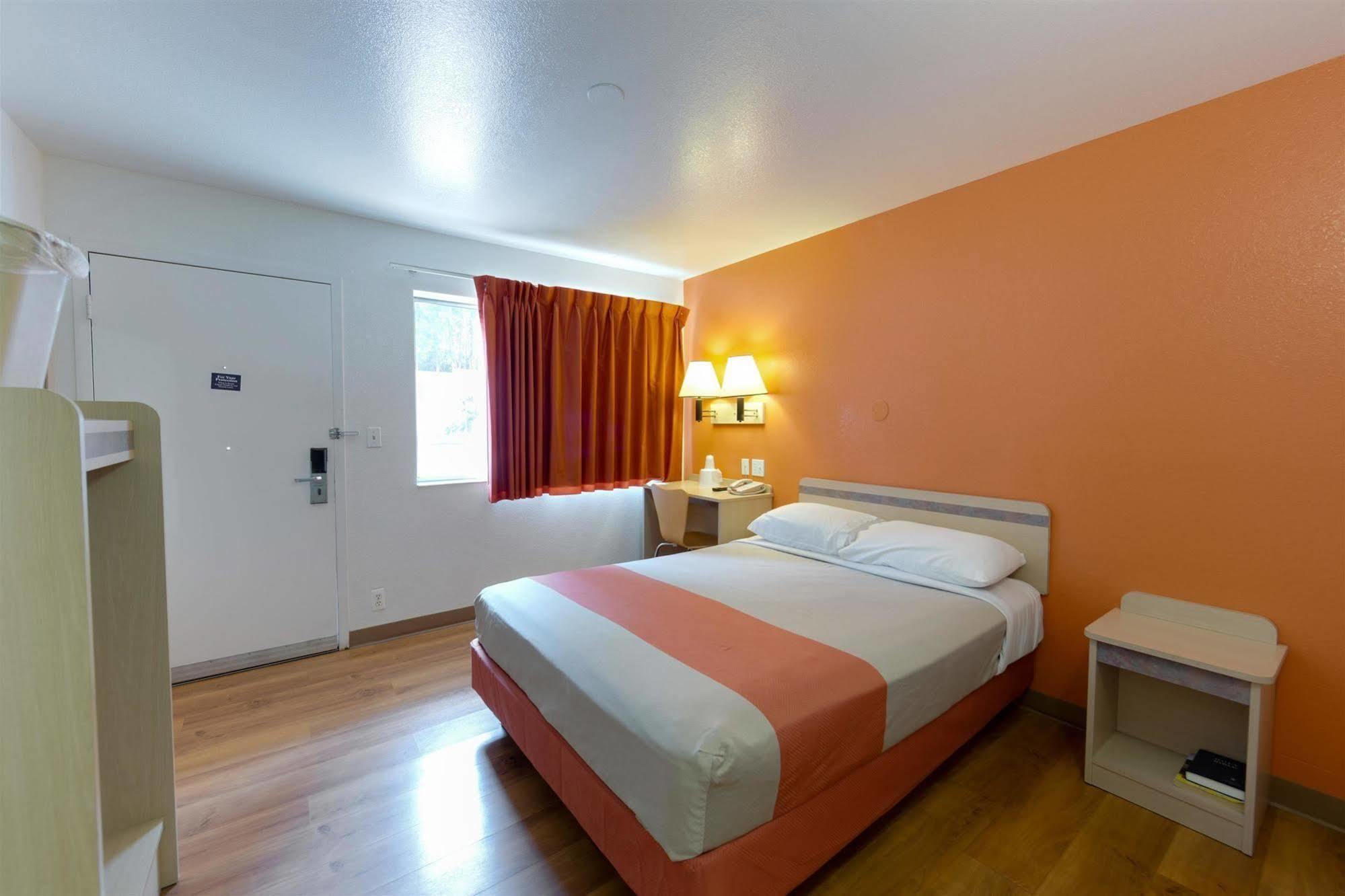 Motel 6 Weed - Mount Shasta Exterior photo